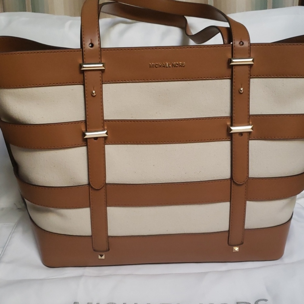 Micheal Kors Large Marie Tote